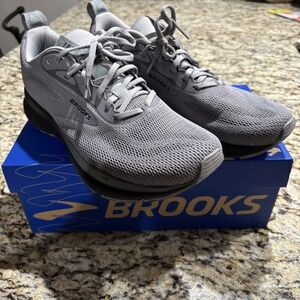 Brooks Mens Trace 4 NIB 10.5
